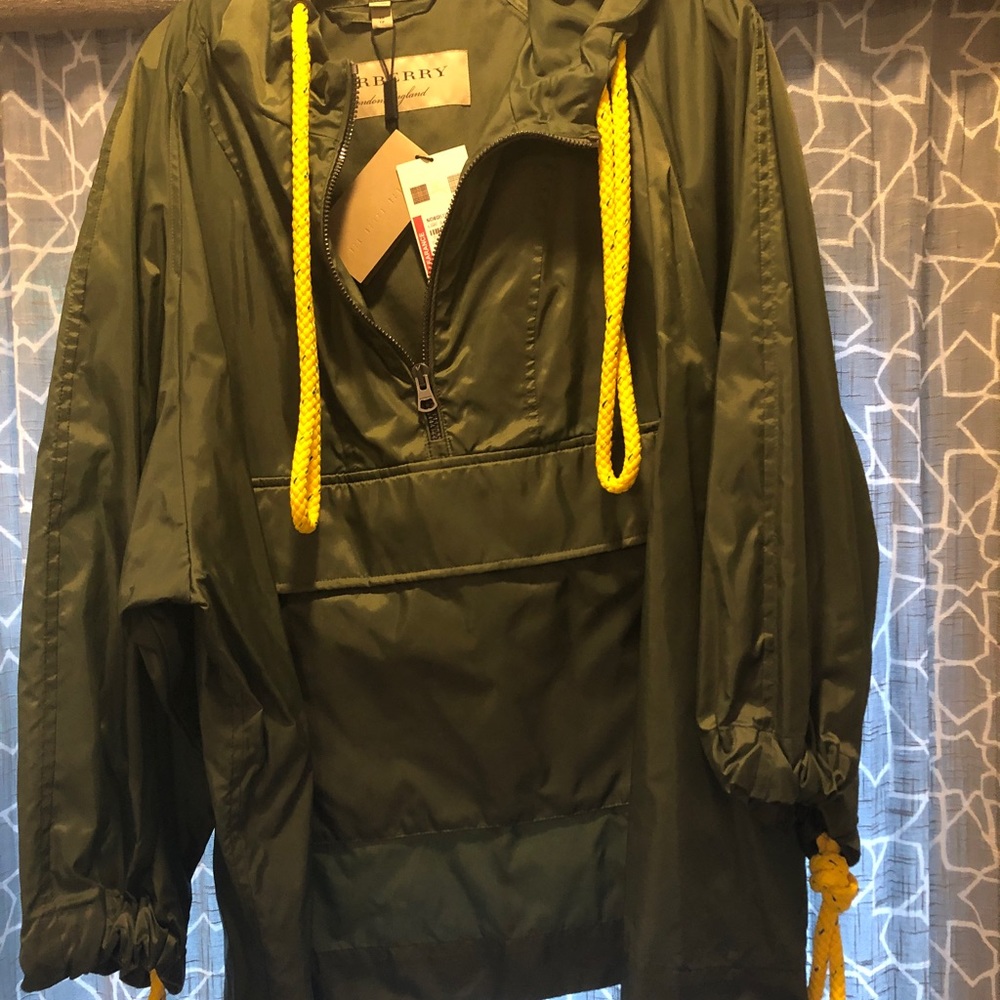 Burberry oversized hooded green men’s rain jacket. Says xs but fits up to large